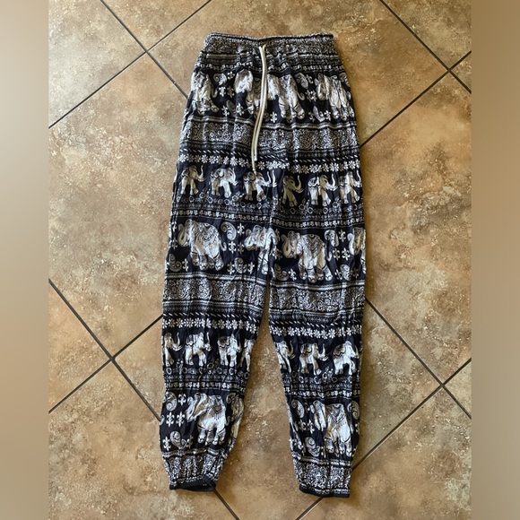Bundle of two elephant lounge pants - Picture 4 of 6
